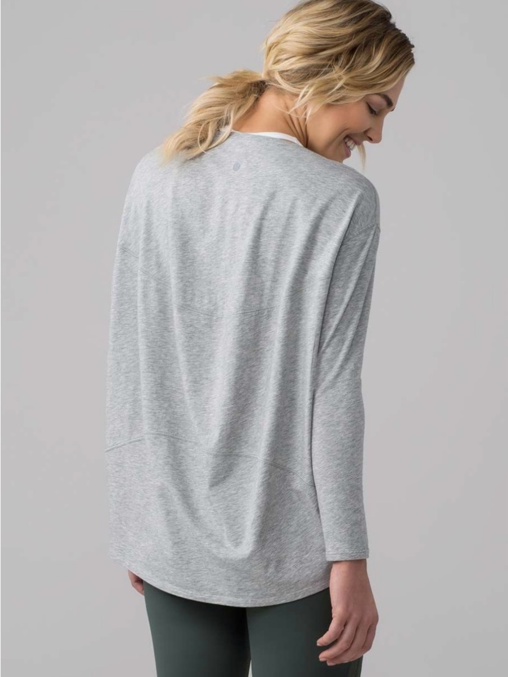 Lululemon Back In Action Long Sleeve
Heathered Core Light Grey - Picture 2 of 8